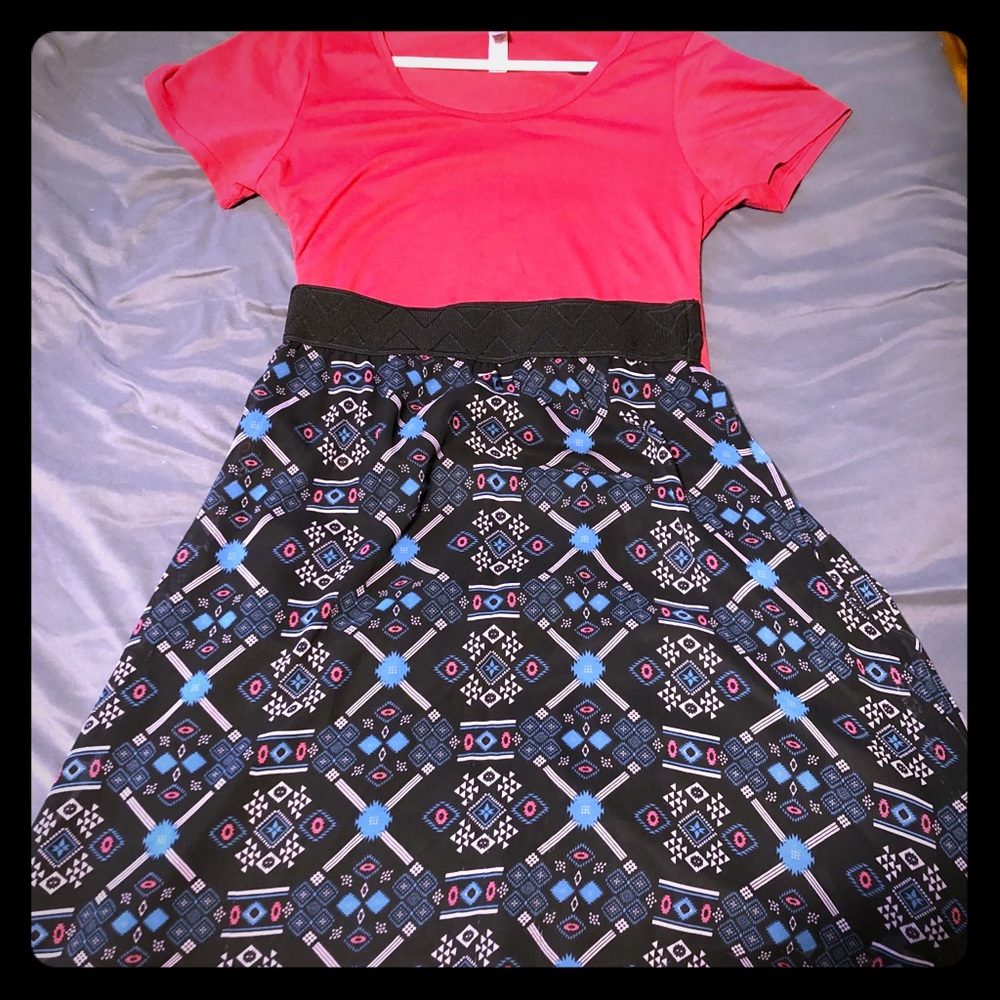 Lularoe xs lola skirt and xxs classic tee